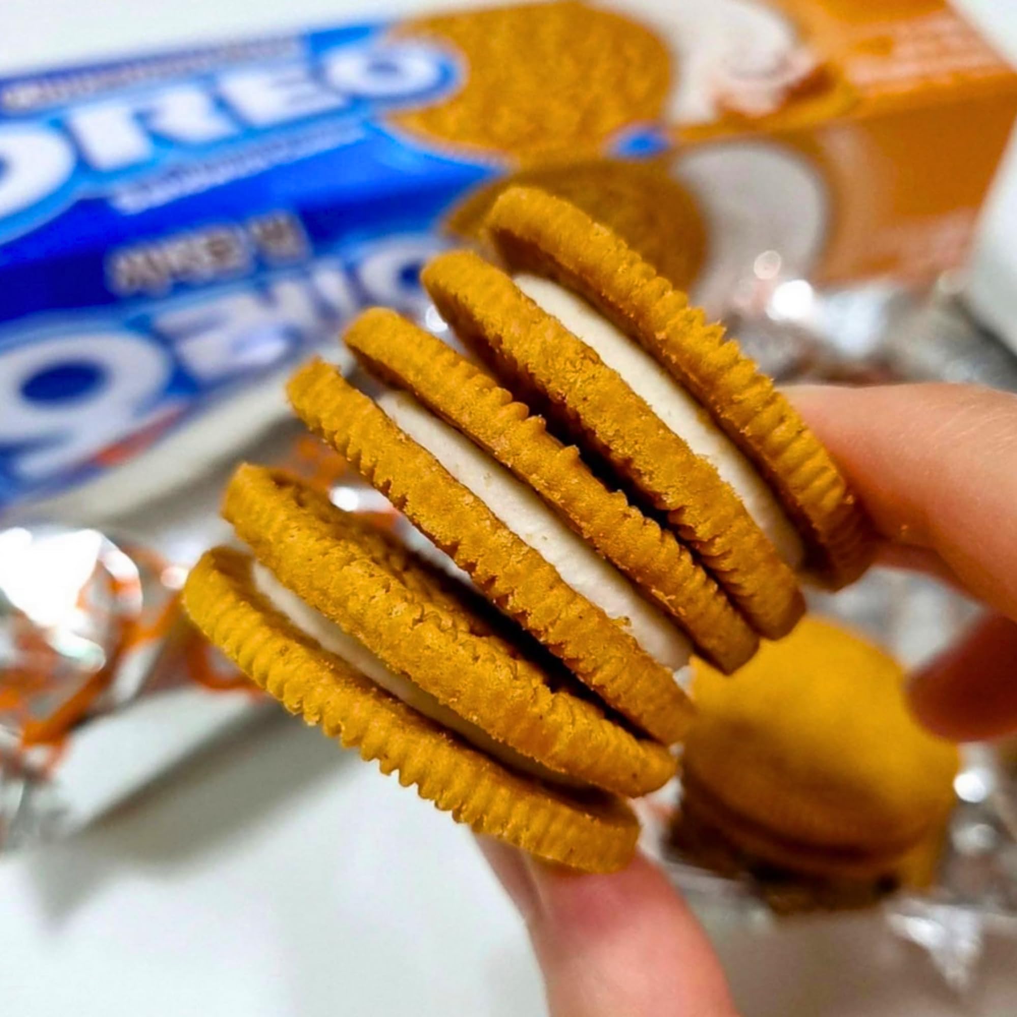 Oreo Cinnamon Bun Sandwich Cookies 261g (Imported from Korea)