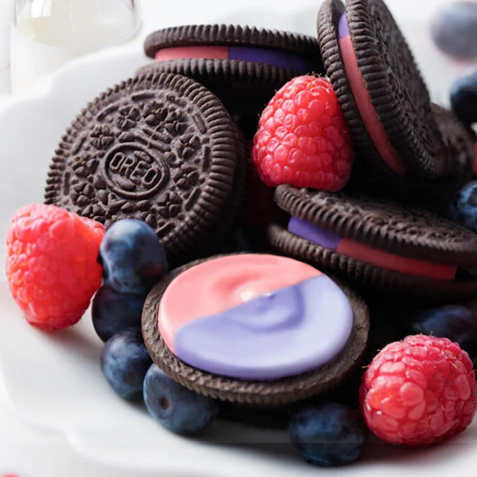 rare Oreo chocolate cookies with fruit cream - Raspberry cookies