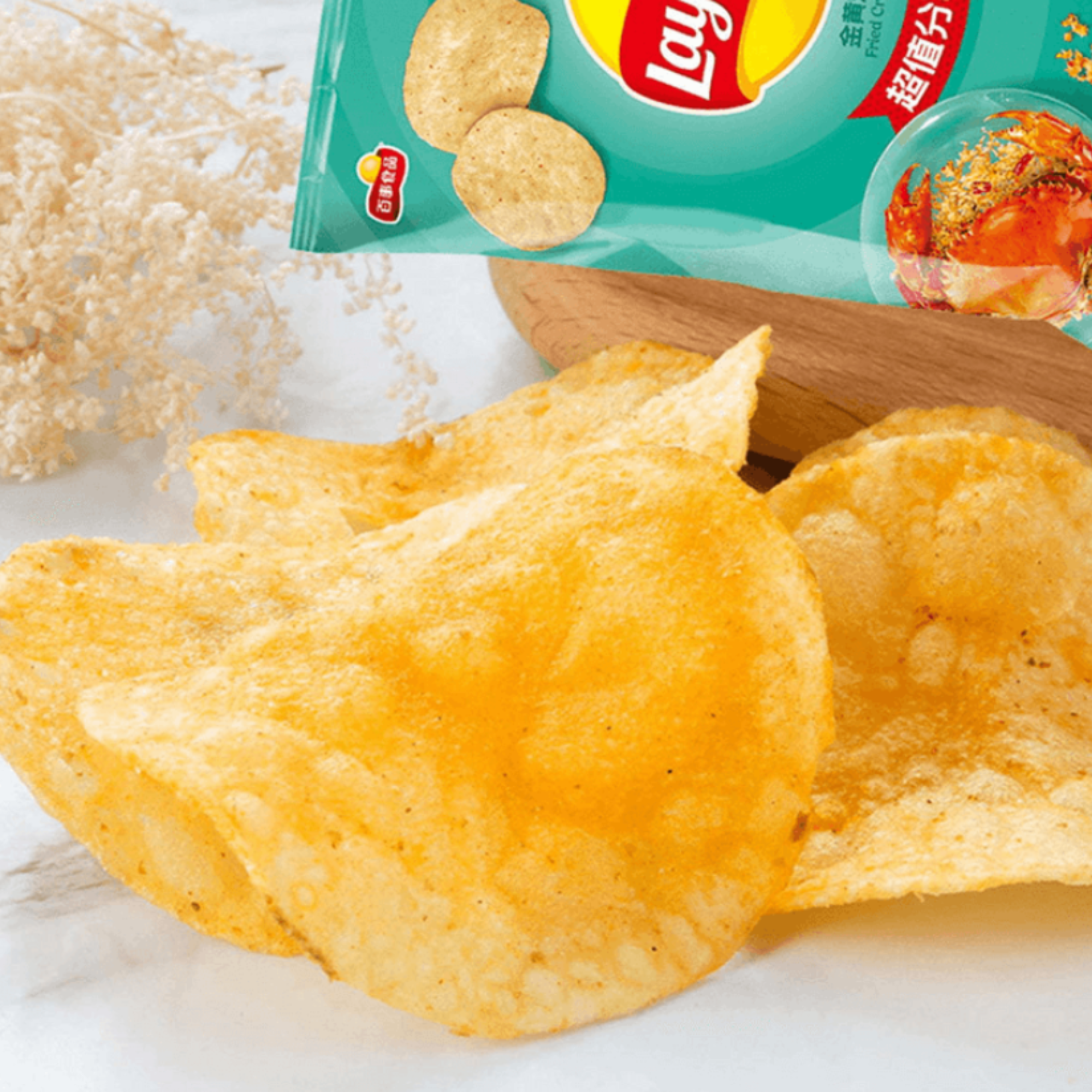 Detailed look at crispy Lay’s Fried Crab chips, emphasizing texture and golden seasoning.